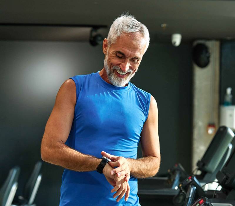 Coach privé pour homme senior désirant maintenir sa forme physique avec gainage adapté, mobilité active et conseils nutrition ciblés à Marseille 13008 Bonneveine, Prado, Pointe Rouge